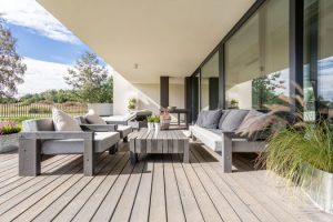 Avoir une belle terrasse à Hopital-Camfrout 